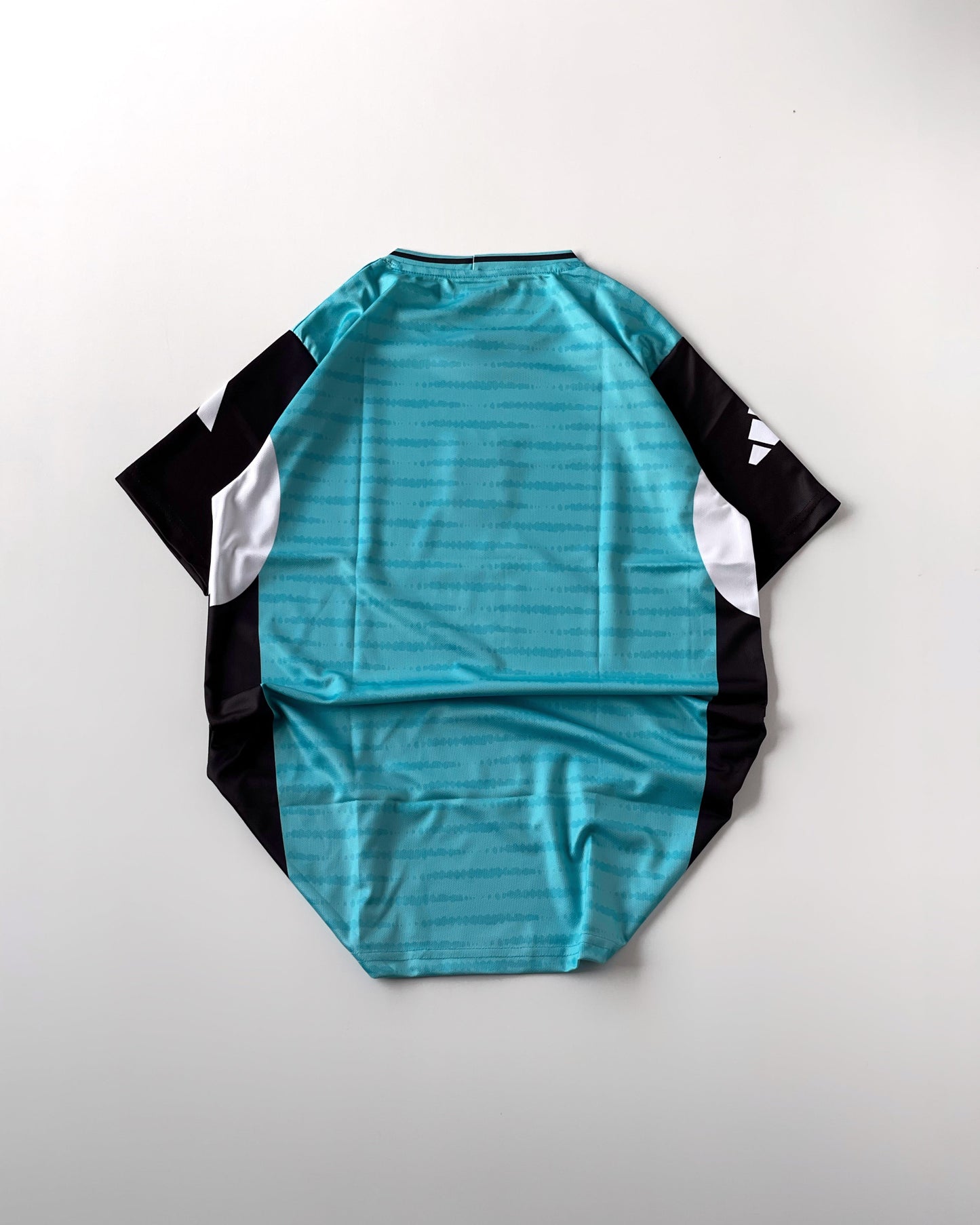 LIVERPOOL TRAINING KIT