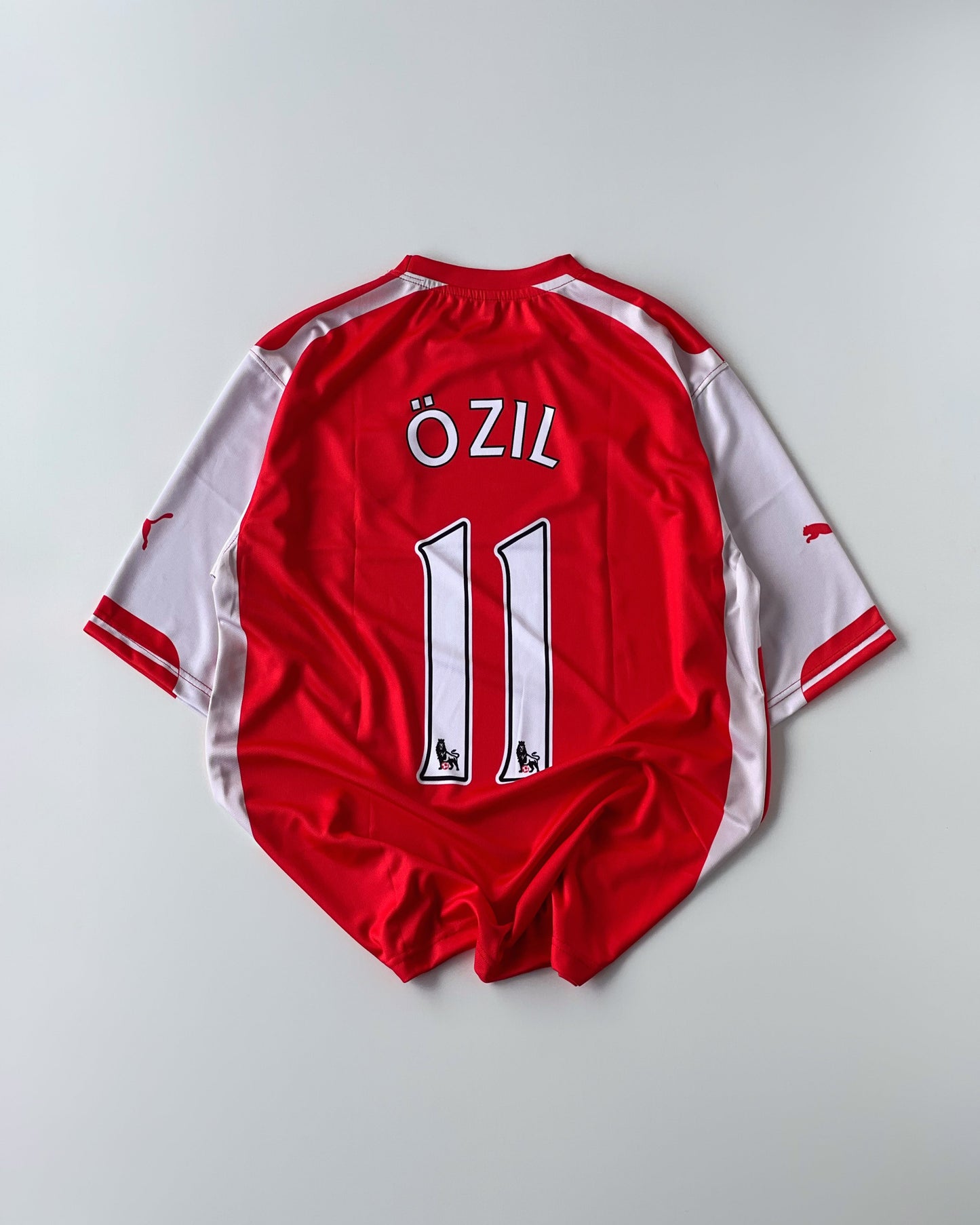 ARSENAL OZIL ROUND NECK RETRO (Oversized Embroidery)