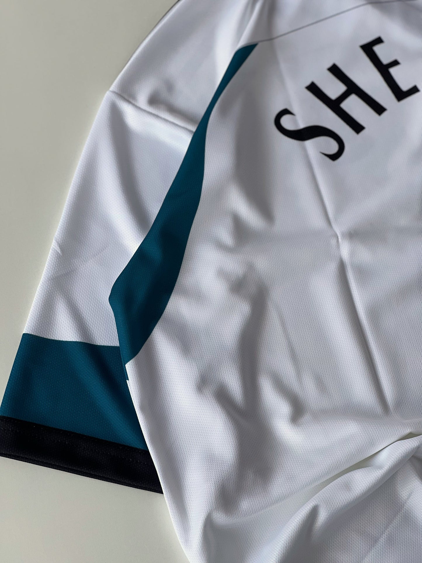 NEWCASTLE RETRO SHEARER (oversized)